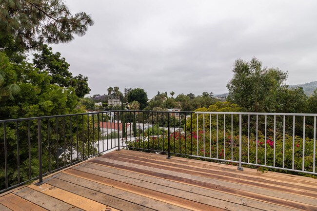 Building Photo - 2119 Alcyona Dr