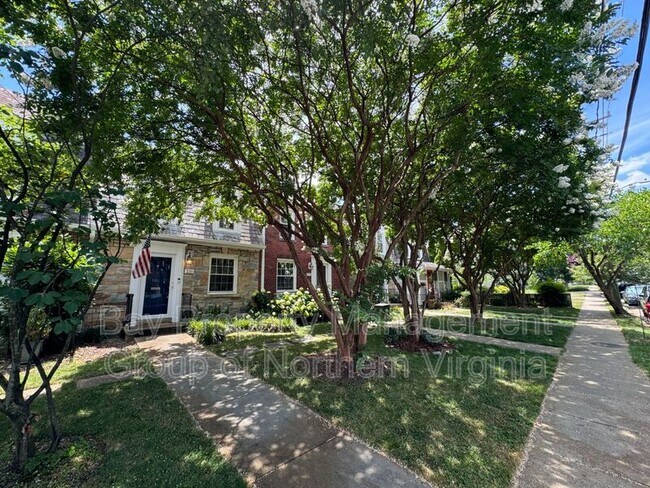 Foto del edificio - 231 E Mason Ave