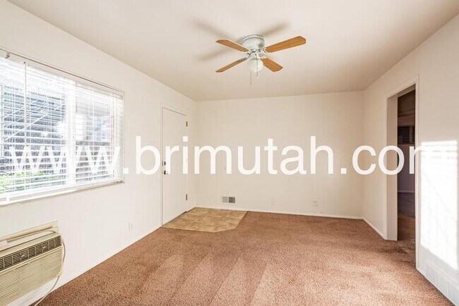 Foto del edificio - 2241 E Laney Ave