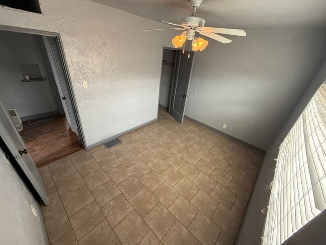 Master bedroom - 2527 Fort Blvd