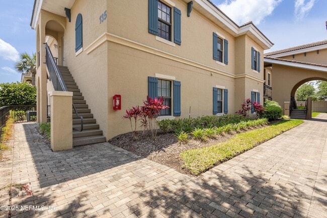 Building Photo - 135 Calle el Jardin
