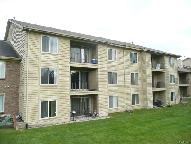 Building Photo - 2645 Greenstone Blvd