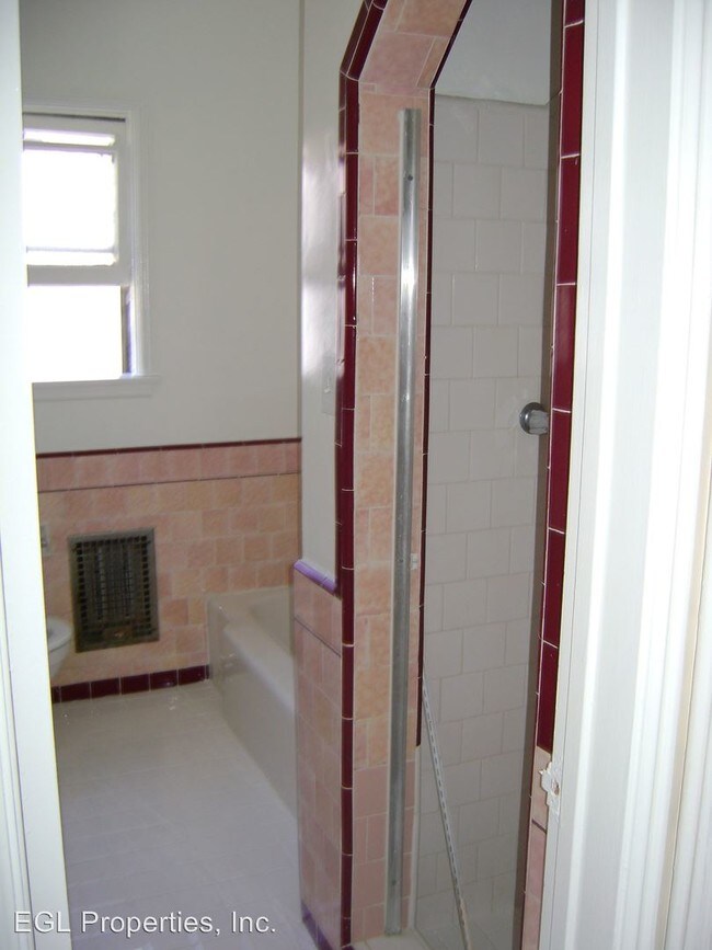 Building Photo - 9216-9232 Alden Dr