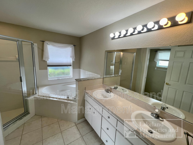 Foto del edificio - 1119 Clearpointe Way