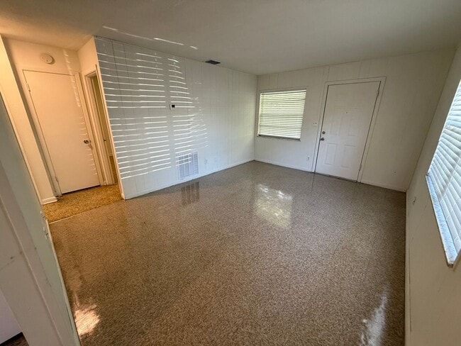 Foto del edificio - 609 N Stella Ave