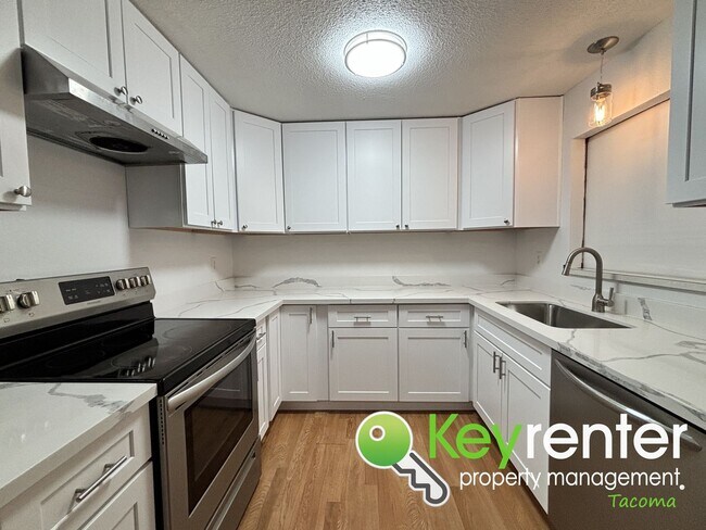 Foto del edificio - Freshly Remodeled 4 Bedroom Tacoma Rental ...