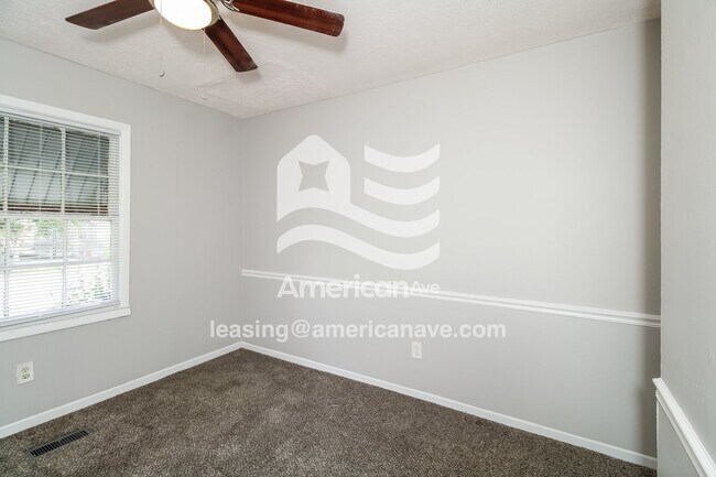 Building Photo - 10 Burdock Cir