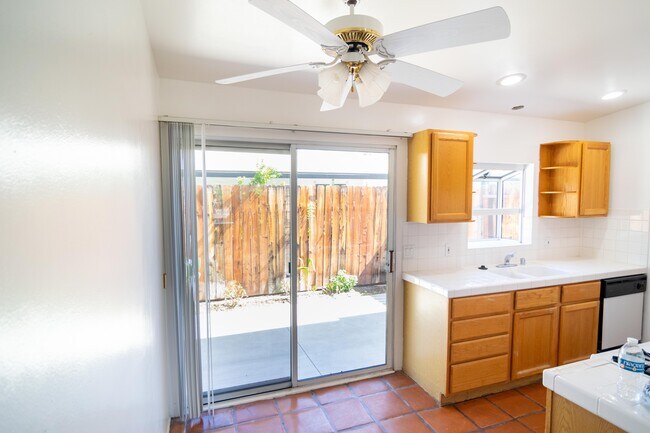 Building Photo - 474 Avenida Ortega