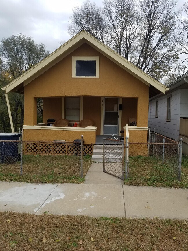 Building Photo - 1905 Kansas Ave
