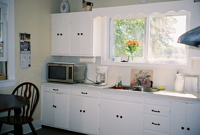 Kitchen - 6374 S Scottdale Rd