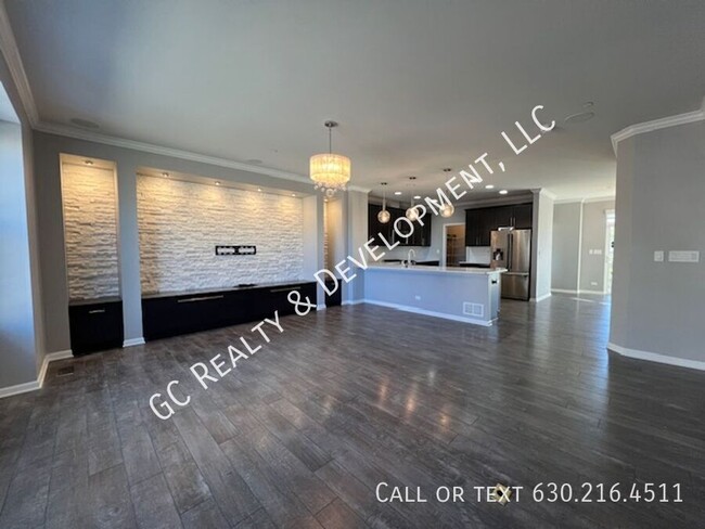 Building Photo - ***NEWER CONST / FULL SIZED W&D IN UNIT / ...