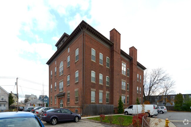Building Photo - 39 Webster St