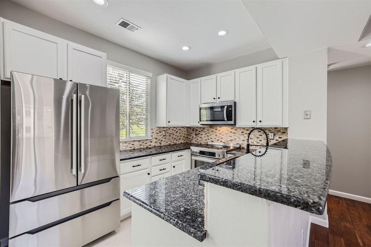 Primary Photo - Evolve Real Estate: Updated Townhome Nestl...