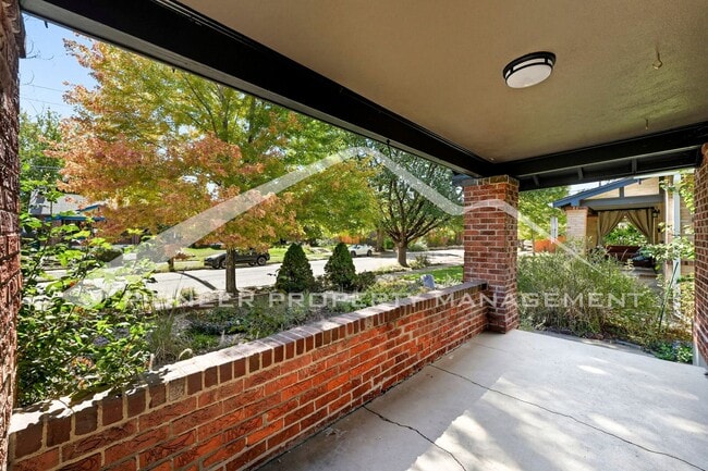 Building Photo - Charming Home with Central AC and Fenced Yard