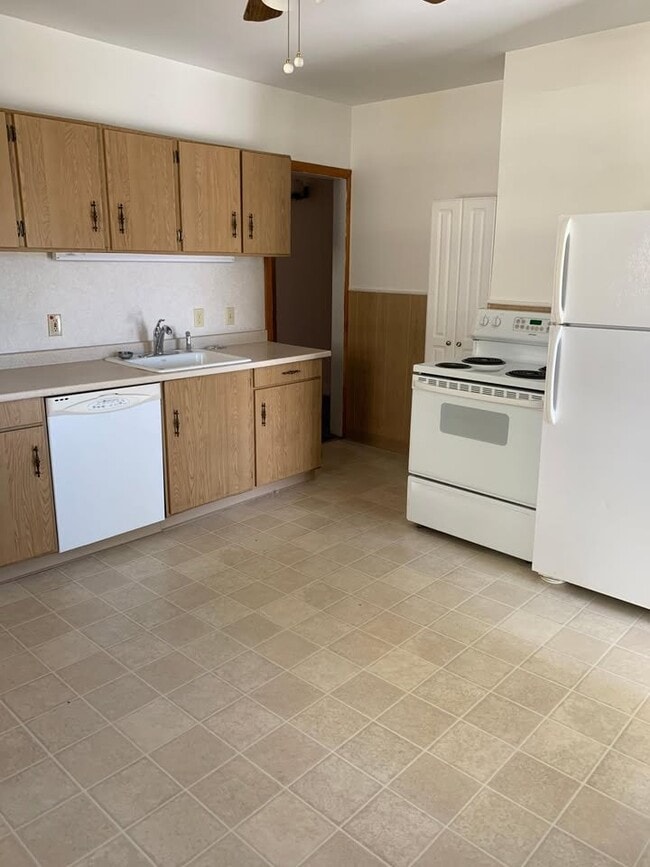 Kitchen - 10 Hull St