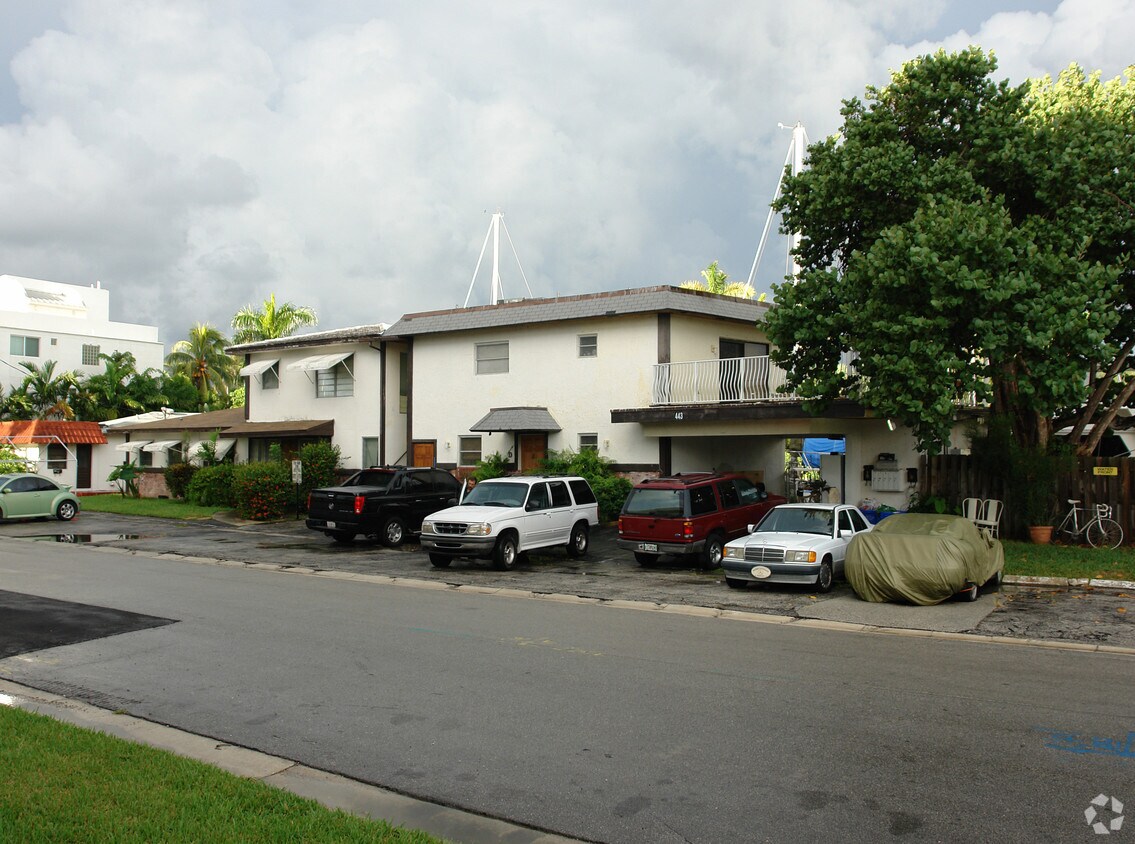 Building Photo - 443 Hendricks Is