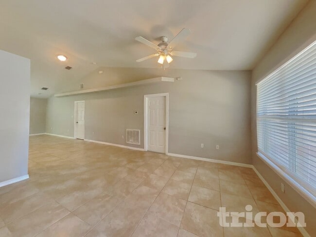 Foto del edificio - 23183 Burlingame Ave