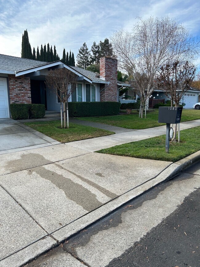 Foto del edificio - 1080 Ayer Dr
