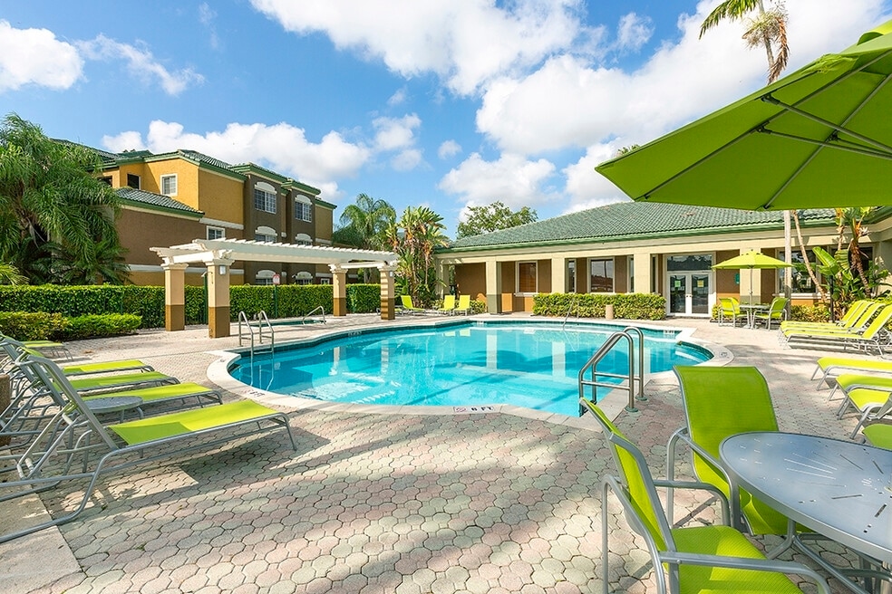 Club Lake Pointe Apartments - 555 Lakeview Dr Coral Springs, FL 33071 ...