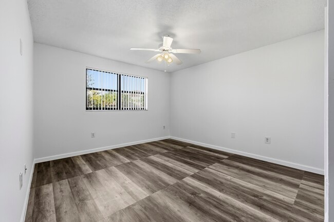 Building Photo - 9877 Nob Hill Ct