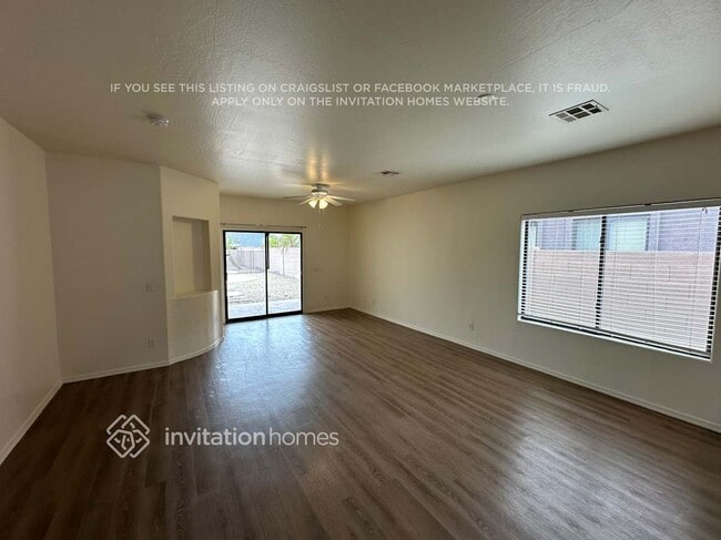 Building Photo - 2213 W Carolina Dr