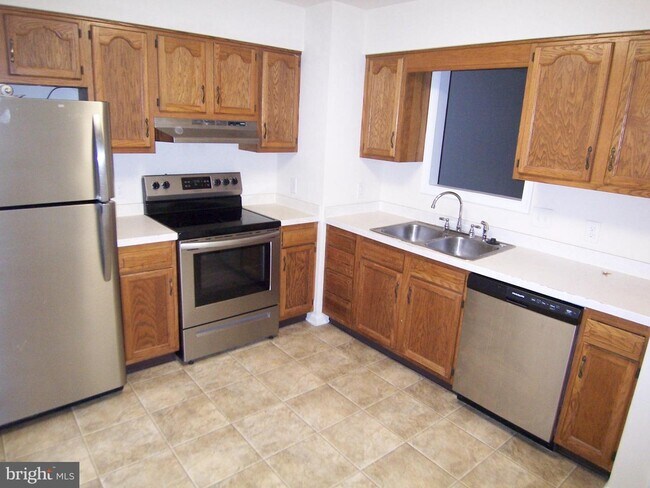 Building Photo - 106 Cypress Dr