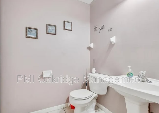 Building Photo - 15 Marlou Dr