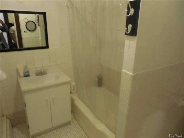 Building Photo - 18 S Bleeker St