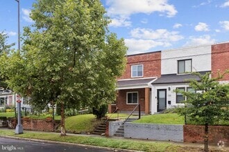 Building Photo - 128 33rd St NE