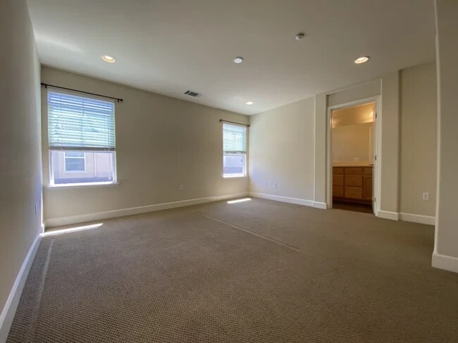 Foto del edificio - 1826 Hillebrant Pl