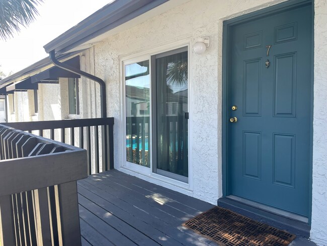 Entrada - 4151 S Semoran Blvd