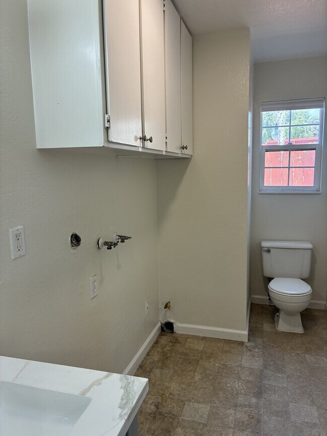 Building Photo - 1778 Oriole Ave
