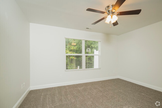 2BR, 2BA - 1,264SF - Primary Bedroom - River Oaks Properties