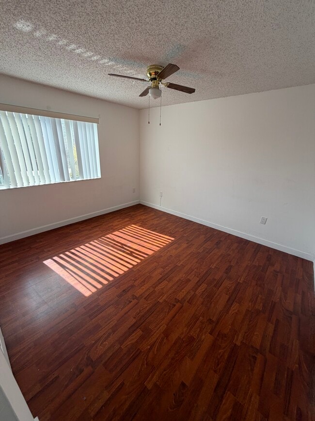 Master Bedroom - 8023 Lake Dr