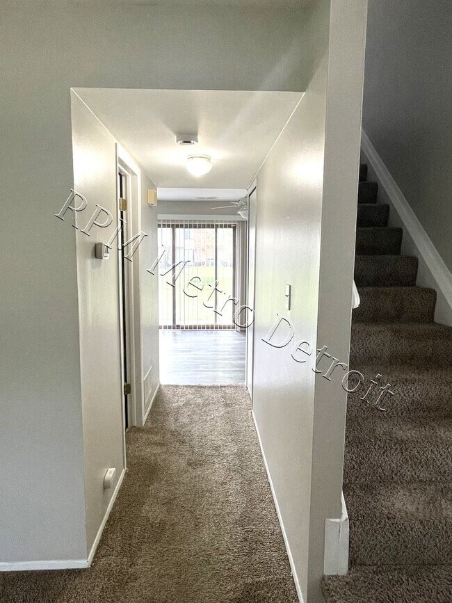 Building Photo - MOVE-IN READY SOUTHFIELD CONDO