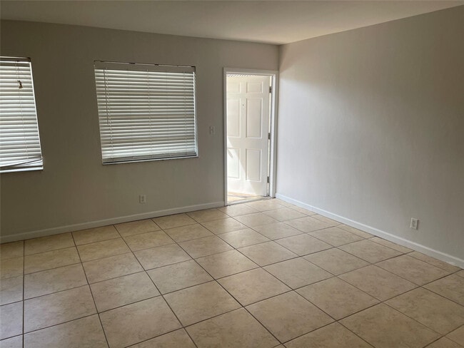 Building Photo - 4051 NE 13th Ave