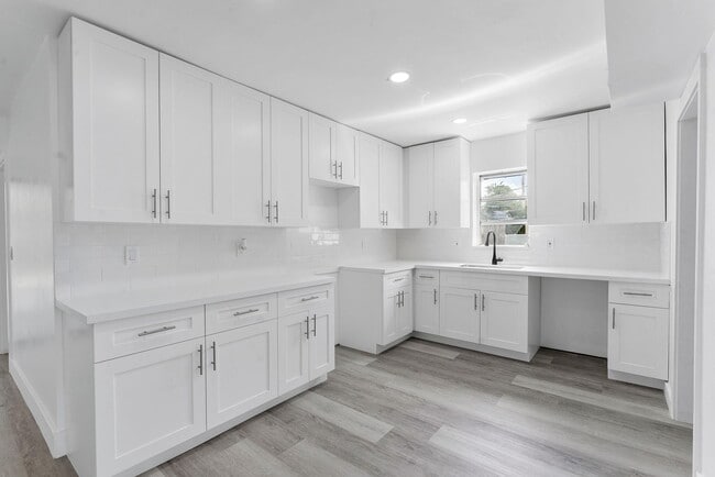 Foto del edificio - 700 NW 2nd Terrace