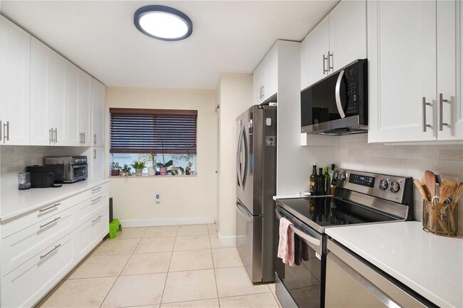 Building Photo - 6245 SW 47th Mnr