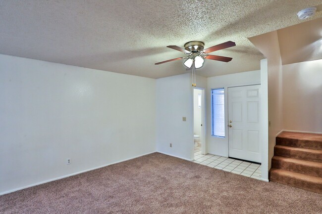 Building Photo - 1546 E Sahuaro Dr