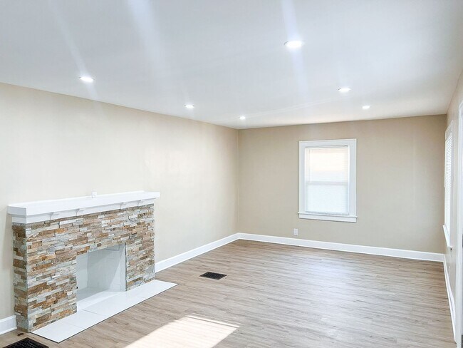 Foto del edificio - 623 W 40th St