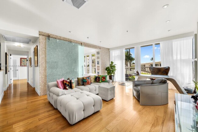 Foto del edificio - 10275 Collins Ave