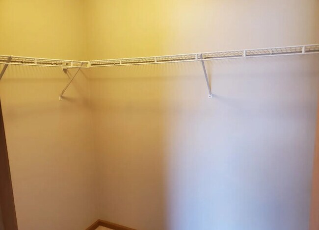 Foto del edificio - 1449 McClure Rd