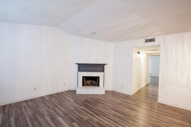 Building Photo - 3101 Townbluff Dr
