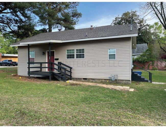 Building Photo - 721 Lewisville Rd