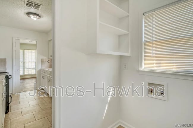 Building Photo - 2137 Edinburgh Dr