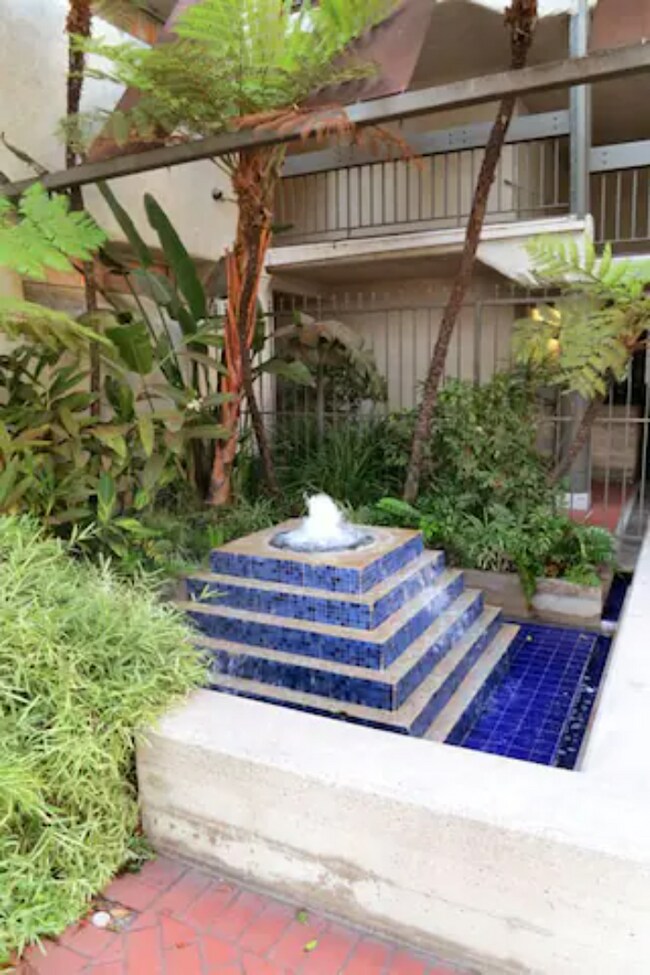 Foto del edificio - 4900 Overland Ave