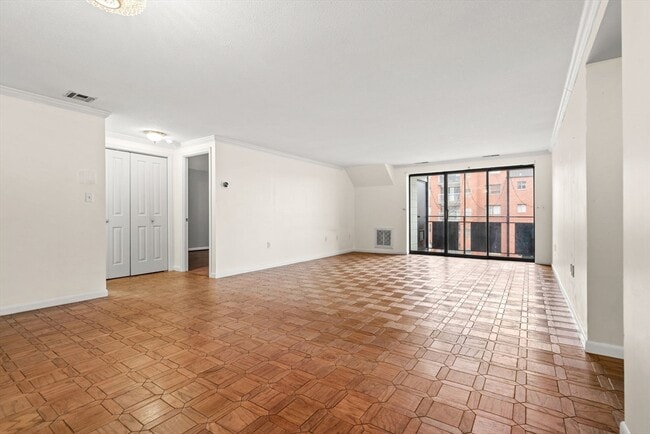 Building Photo - 12 9th St
