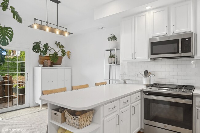 Foto del edificio - 2442 N Linden Pl
