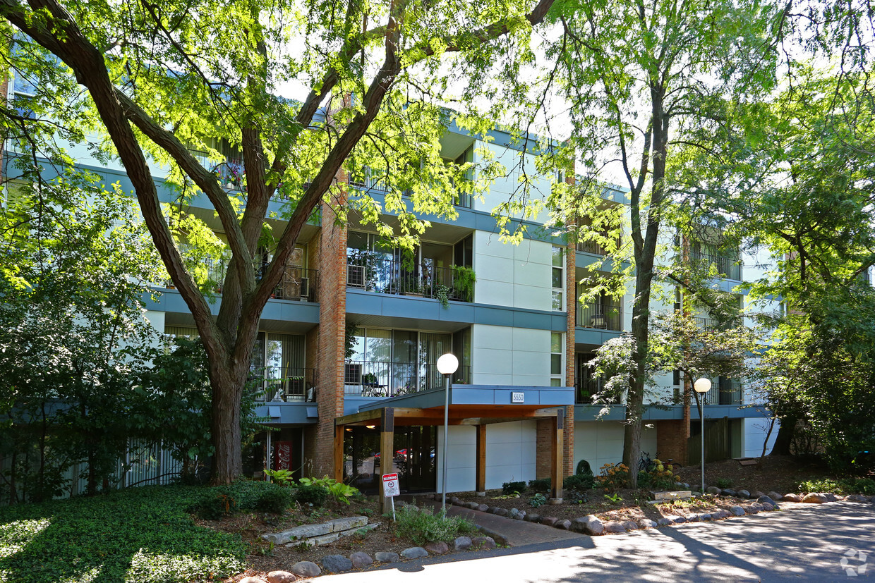 Primary Photo - Abbey Apartments at Four Lakes