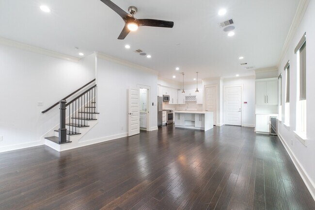 Foto del edificio - 1032 W 21st St